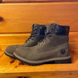 Timberland Women's Gray Lace-Up Leather Boots with Textured Collar